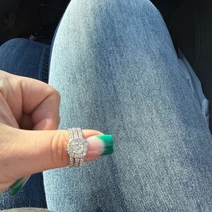 Elegant 14kt White Gold Women's Ring